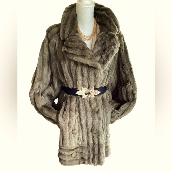 Sheared Mink Olive Green Long Jacket
(FC) - Picture 1 of 16